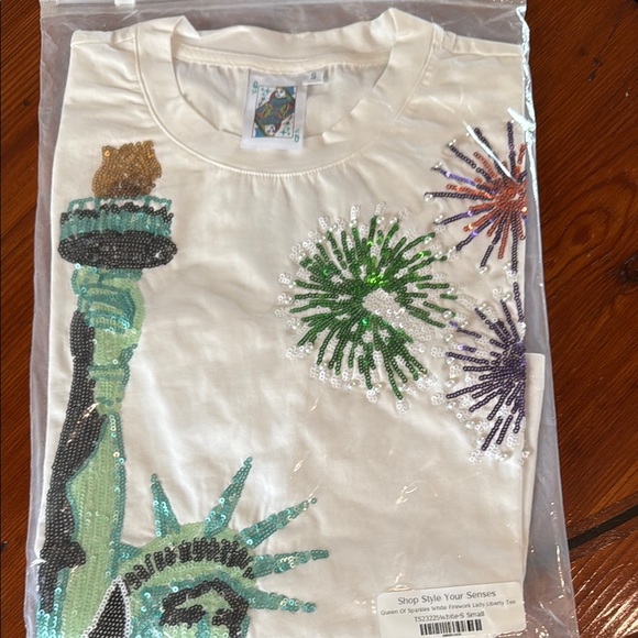 QUEEN OF SPARKLES White and Green Short Sleeve Tee - Picture 4 of 10